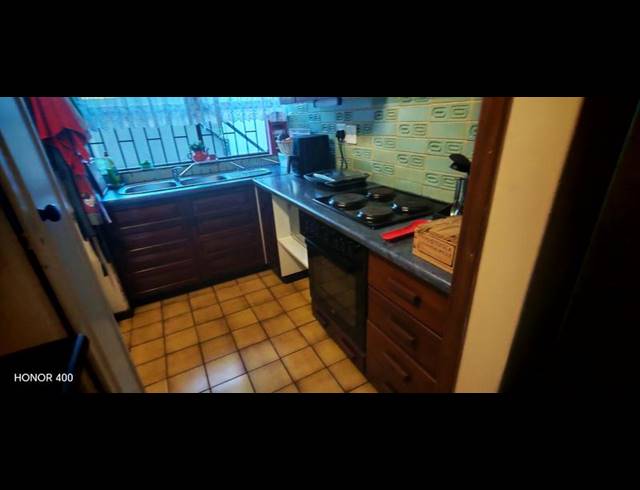 3 BEDROOM APARTMENT FOR SALE IN UVONGO BEACH